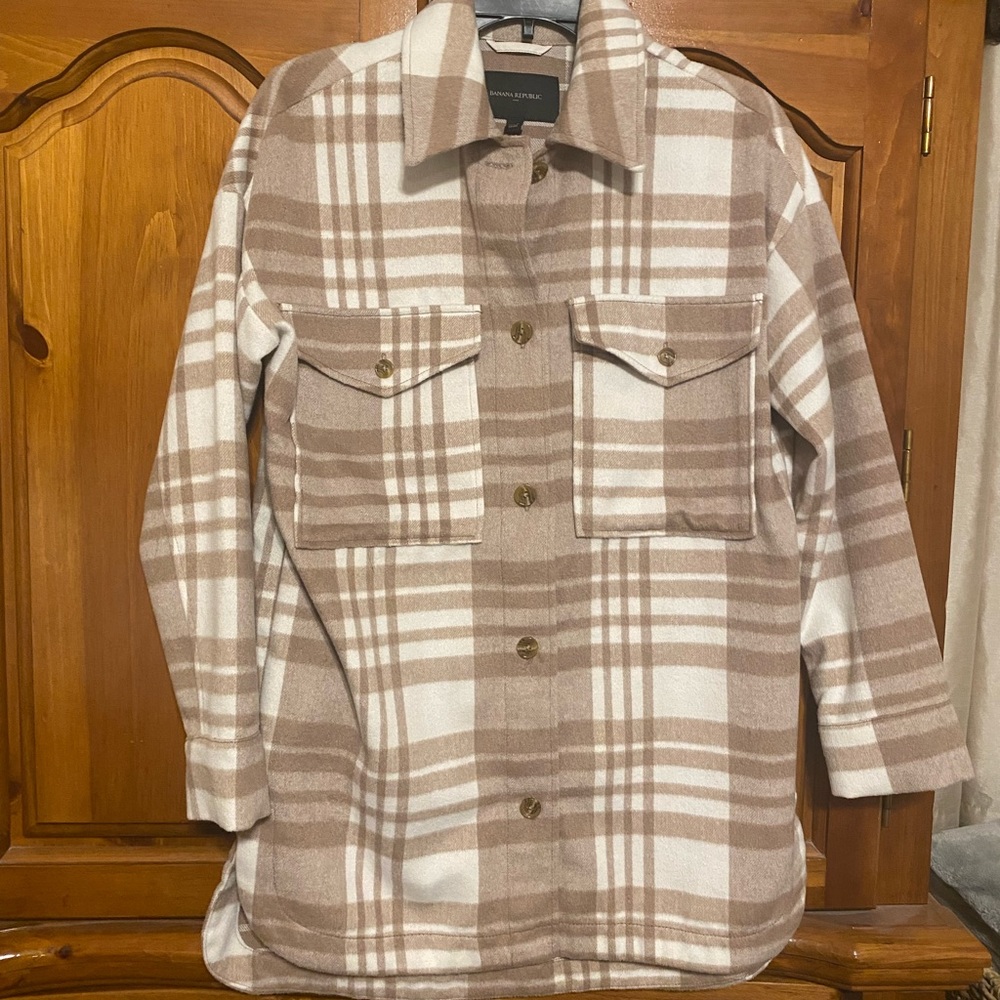Women’s banana republic tan/white shacket new